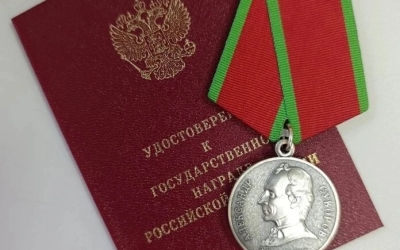 Работник Центральных электрических сетей награжден медалью Суворова