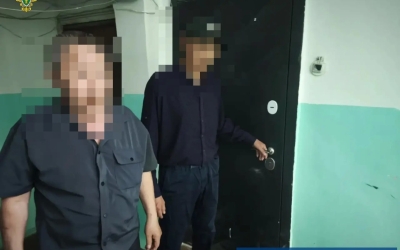 В Якутске пьяный мужчина вломился в квартиру к девочке и угрожал полицейскому