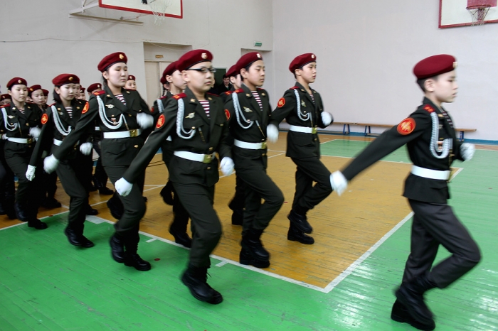 Песня моряков для смотра. Военная форма для школьников. Военные формы для детей строевой. Военная форма в школе. Форма на 23 февраля в школу.