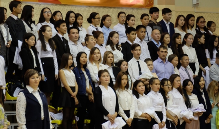 В какой колледж лучше идти. Абитуриент поступление в вуз. Какие колледжи есть в баку. Молодежь в вузе. В какой колледж лучше идти.