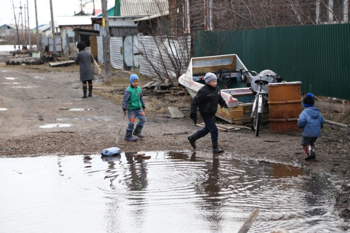 Руза наводнение. Стихийные бедствия наводнение. Зиничев место гибели. Зиничев мчс охрана путина. Эвакуация при наводнении.
