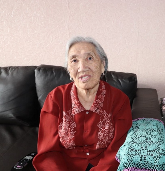 6 бабушек на лавочке. модные старушки подружки. 6 бабушек. 6 бабушек. 6 бабушек.