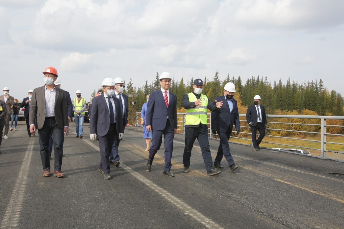 Айсен Николаев проверил строительство мостов на федеральной дороге «Вилюй»