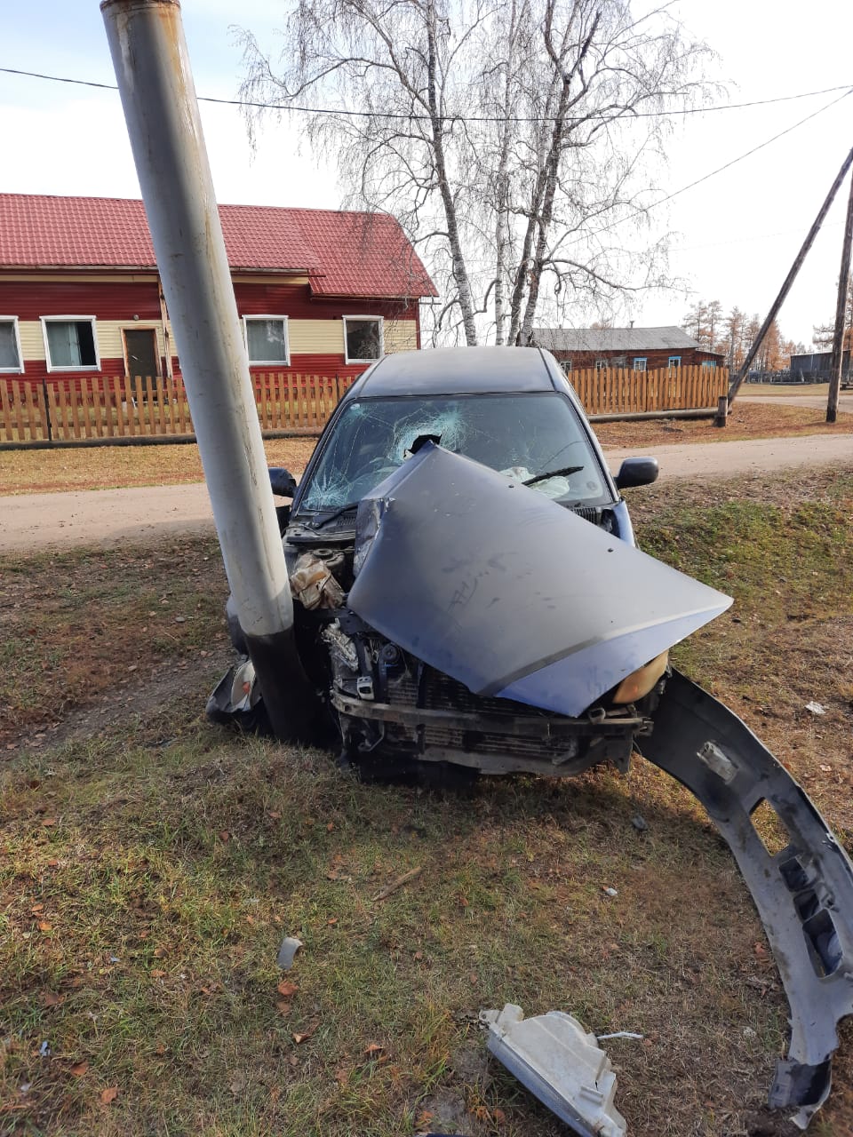Обмыли тачку: В Якутии пьяный водитель врезался в столб