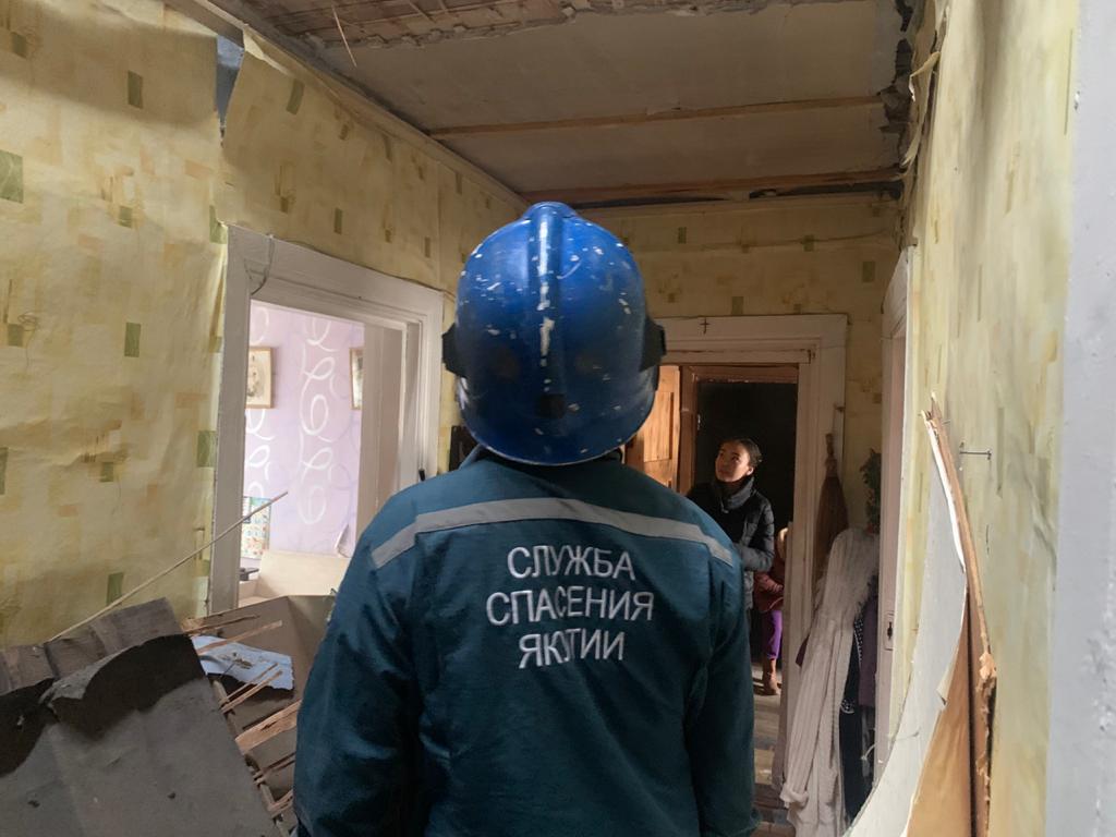 Прокуратура проведет проверку по факту обрушения потолка в жилом доме в Якутске