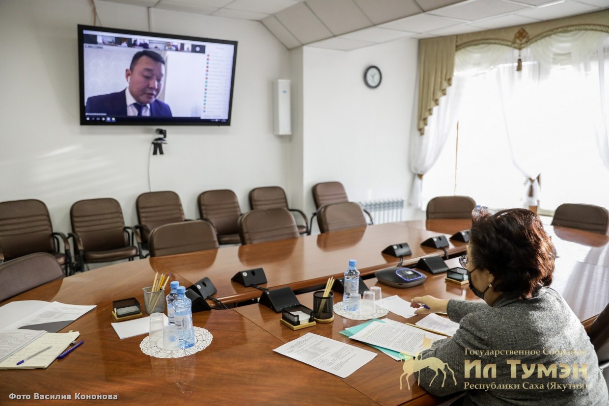В Ил Тумэне прошел правительственный час о ходе реализации госпрограммы развития энергетики Якутии