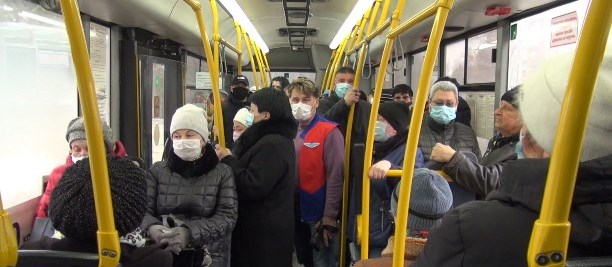 В Якутске в автобусах выявили нарушителей масочного режима