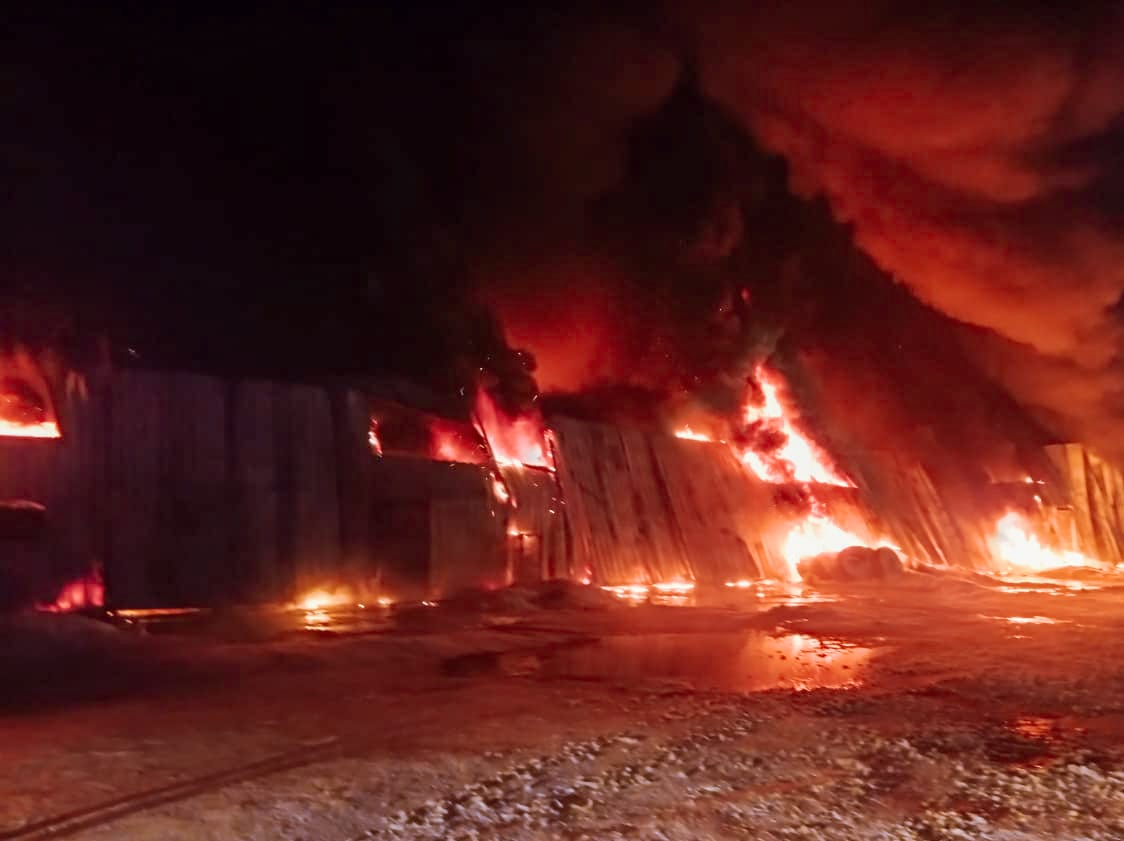 В Якутии на пожаре пострадали 15 автомобилей