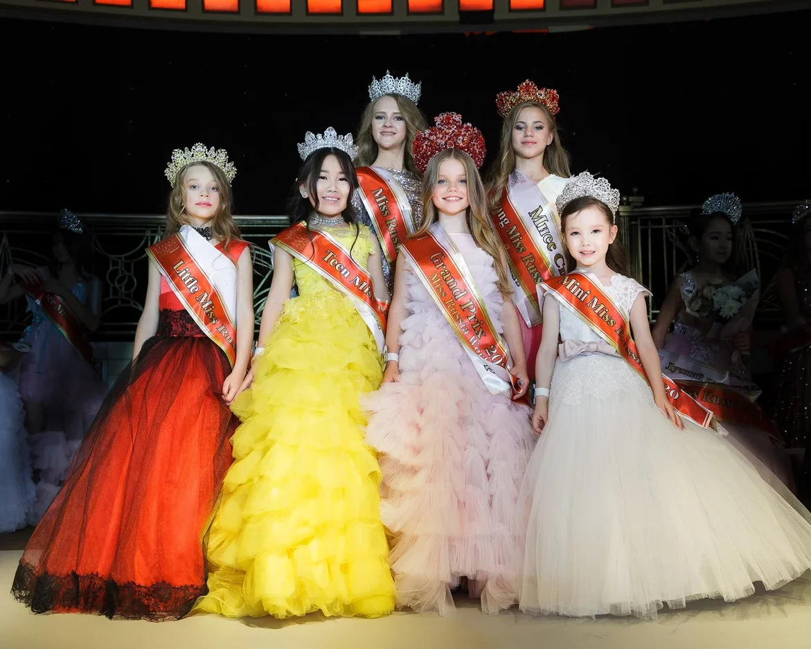 Юные красавицы из Якутии стали победительницами Всероссийского конкурса красоты