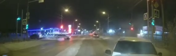 В Якутске автомобилист избежал одного столкновения и спровоцировал второе