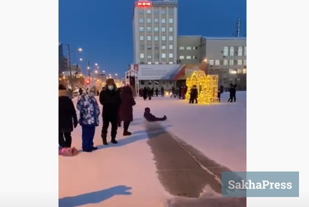 В алмазном крае не хватило воды, чтобы нормально залить горку