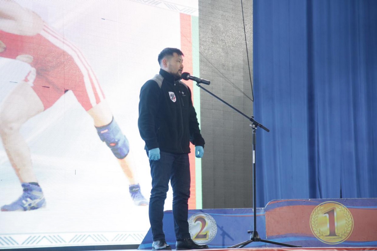 В Якутске проводится открытый чемпионат по вольной борьбе