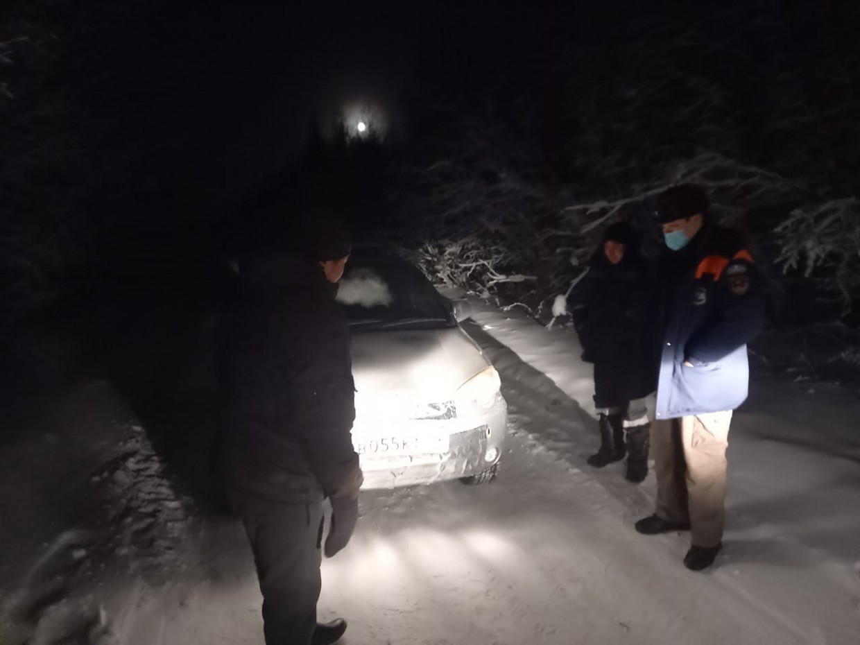 В Якутии едва не замерзли водитель и двое пассажиров