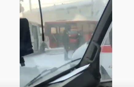 В Якутске столкнулись два маршрутных автобуса: есть пострадавший