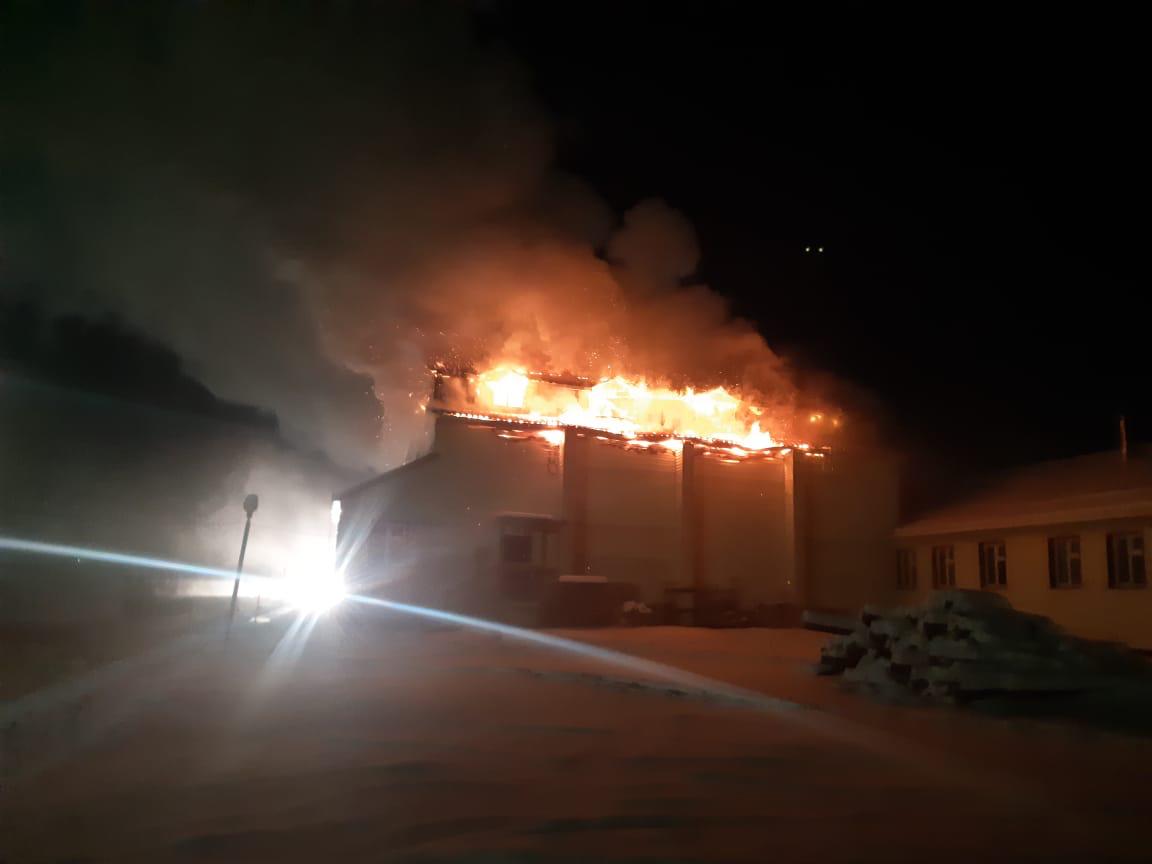 В селе Кустур в Якутии произошел пожар в школе