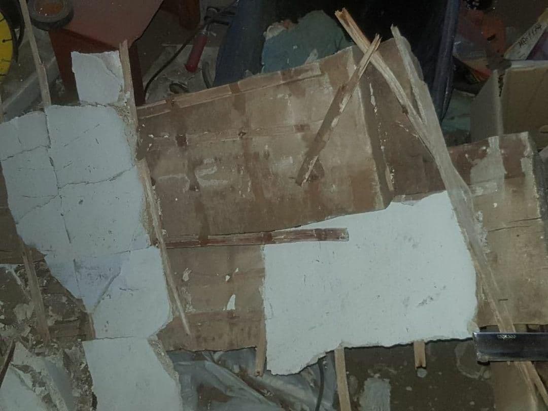 В Якутске в одном из домов обрушился потолок, жители боятся за свои жизни