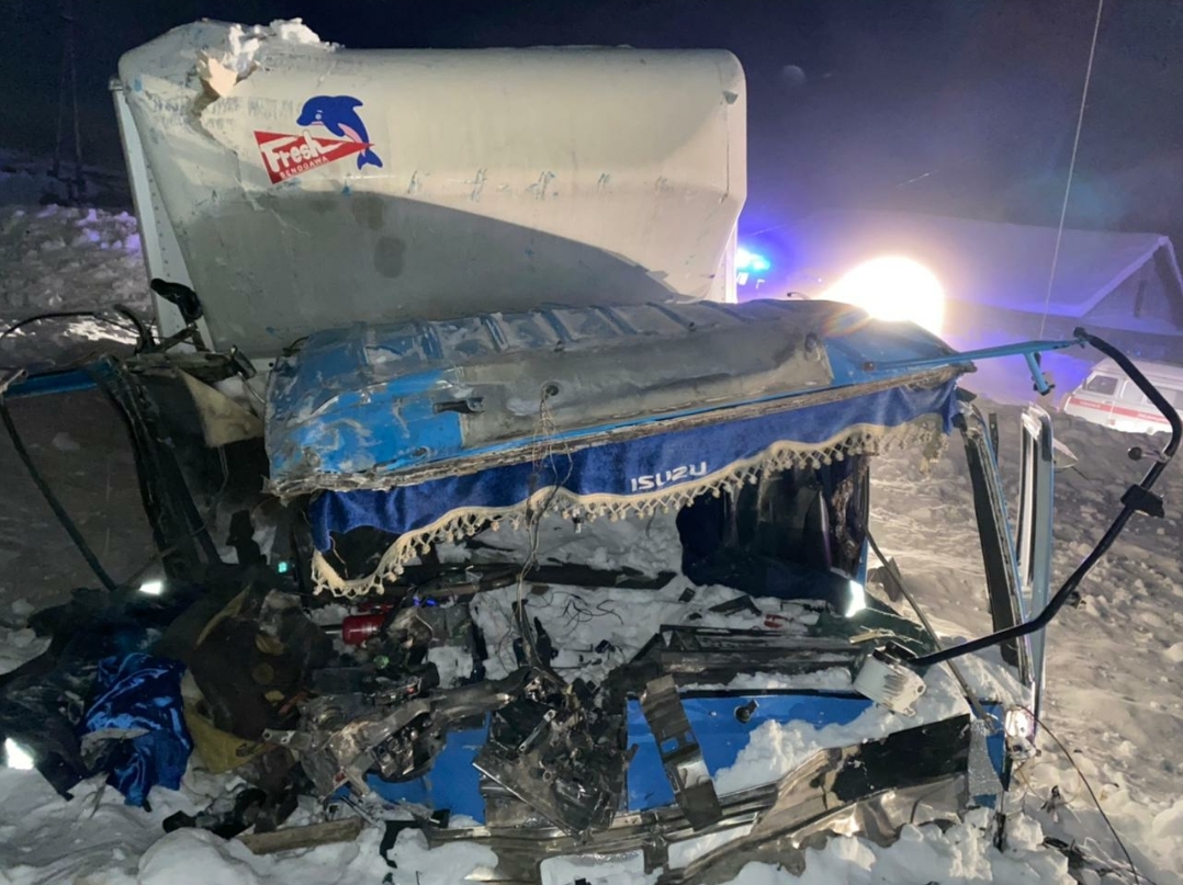 В Якутии в ДТП погиб водитель грузовика