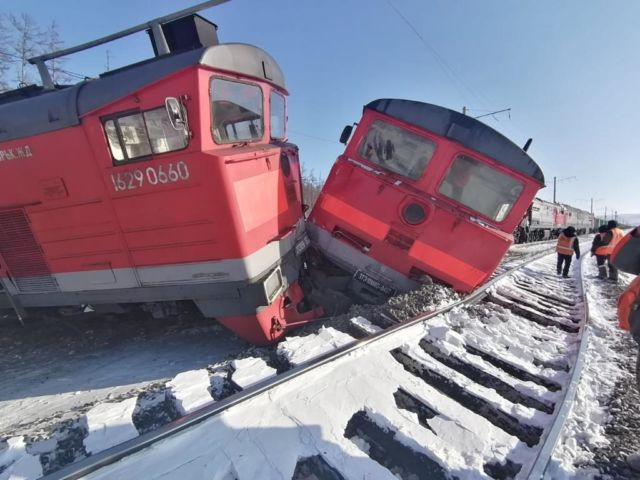 Из-за схода локомотива с рельсов был задержан пассажирский поезд Нерюнгри-Тайшет