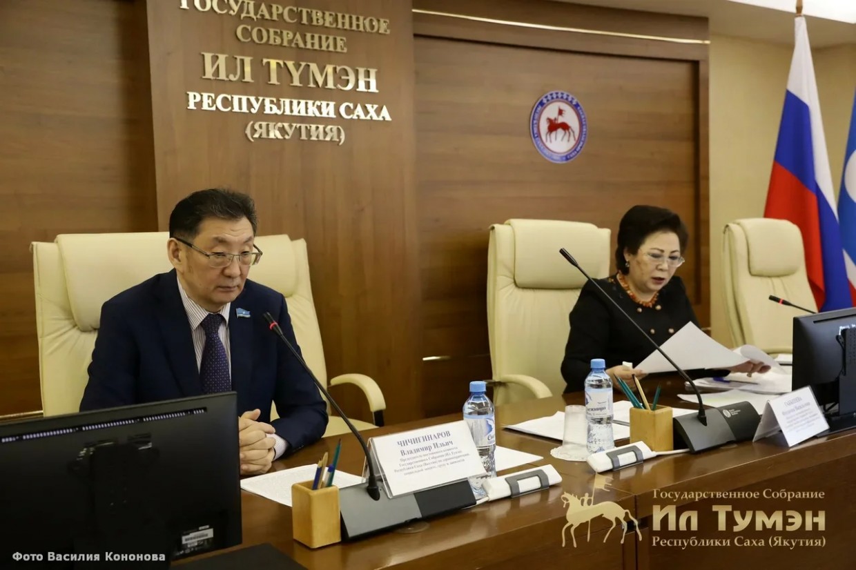 В парламенте Якутии рассмотрели итоги независимой оценки качества деятельности организаций в сфере культуры, охраны здоровья, образования и социальног