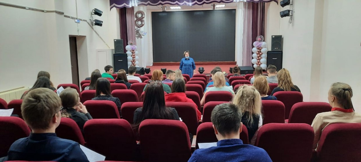 ЖДЯ и Байкало-Амурский университет провели в Алдане профориентационные встречи со школьниками