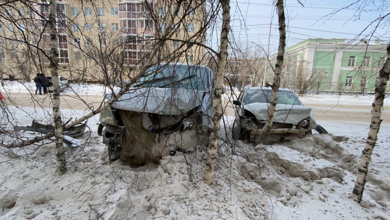В Якутске произошло тройное ДТП: Госпитализированы два человека