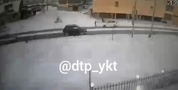 В Якутске сбили двух человек: Появилось видео происшествия