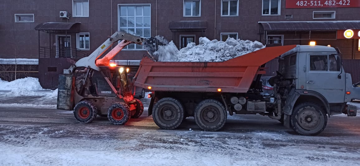 Противопаводковые мероприятия и уборка снега в Якутске 18 апреля 