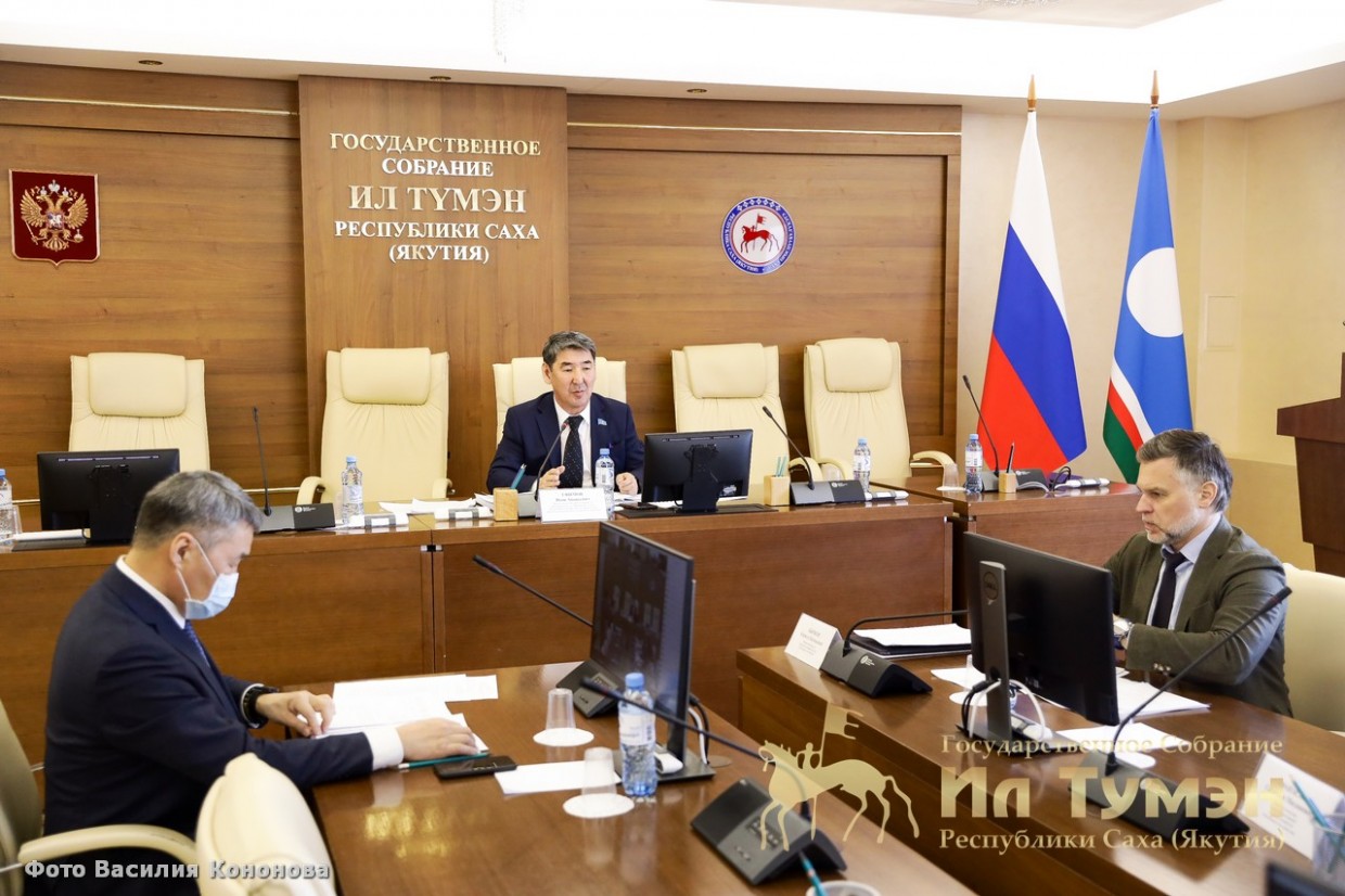 В Ил Тумэне обсудили проблемные вопросы строительства в границах зон затопления населенных пунктов Якутии