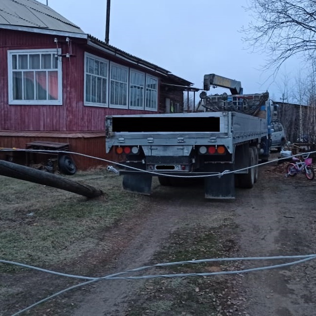 Неосторожный водитель оставил без электроснабжения район Кирзавода в Якутске