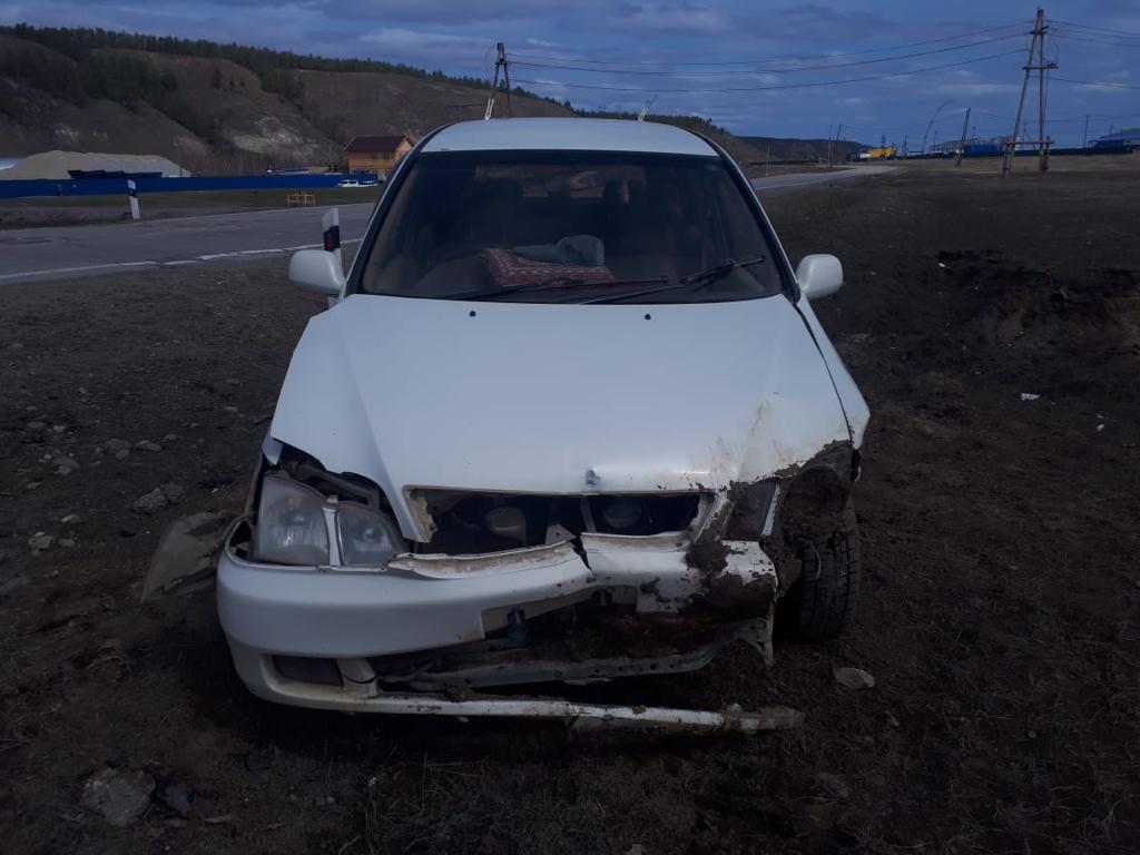 В Якутске пьяный водитель съехал с дороги и повредил дорожные знаки
