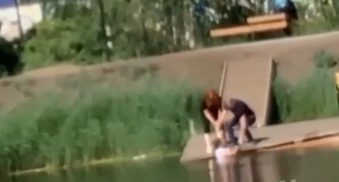 В Якутске женщина решила искупаться в Талом озере и не смогла выбраться из воды