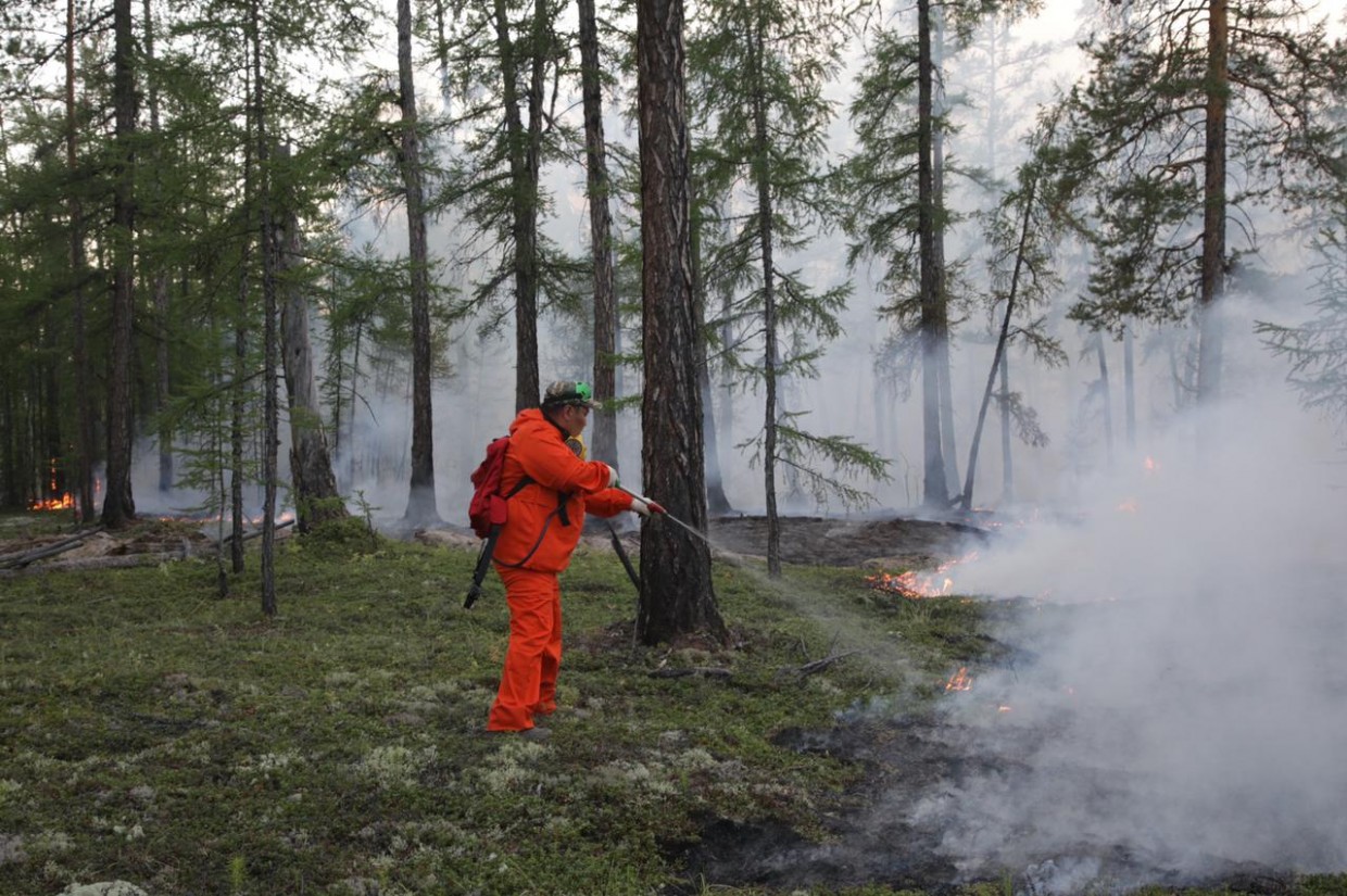Вблизи села Маган продолжаются работы по локализации пожара