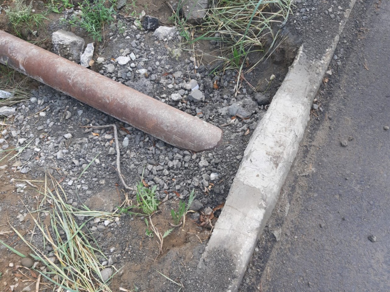Житель Якутска самовольно проложил трубу под ремонтируемой дорогой