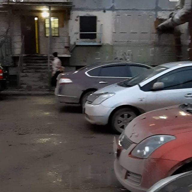 Житель Якутска пожаловался на соседей, изуродовавших его машину