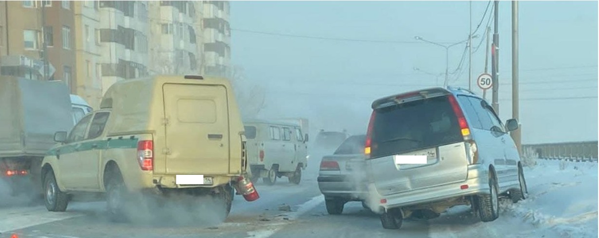 Инкассаторская машина попала в ДТП в Якутске