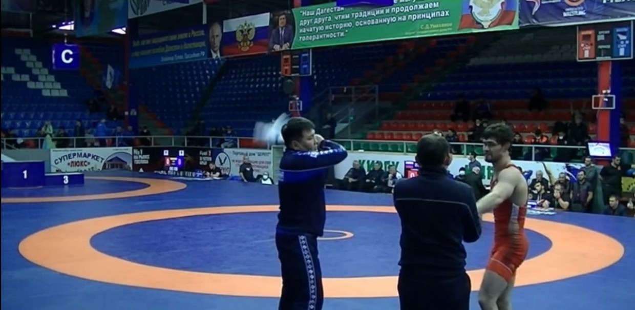 Вольная борьба: Якутянин Виктор Рассадин сразился в финале турнира в Дагестане