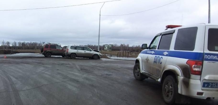 В Якутии столкнулись два легковых автомобиля