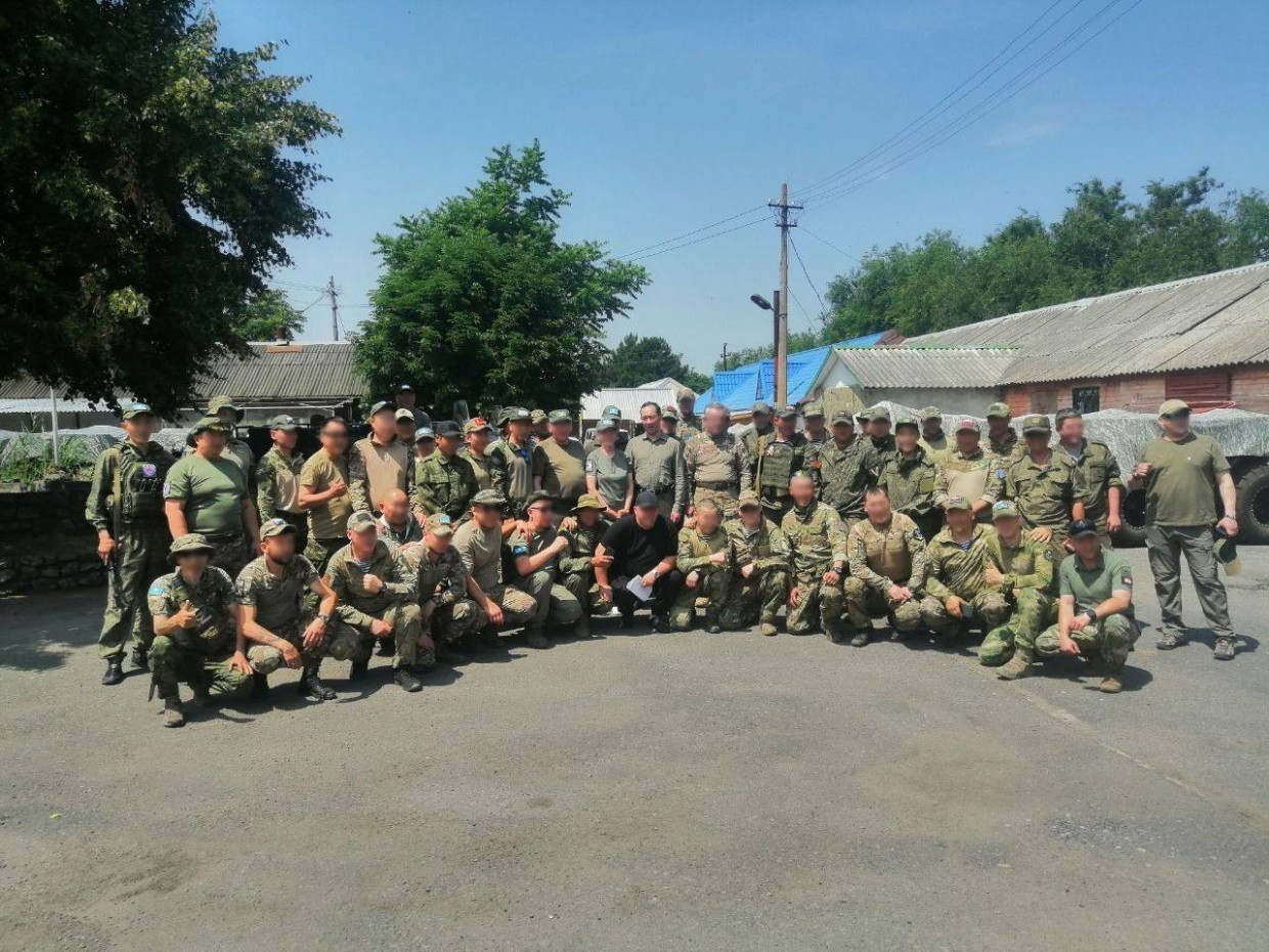 Айсен Николаев в зоне СВО передал военнослужащим из Якутии квадроциклы «Сокол»