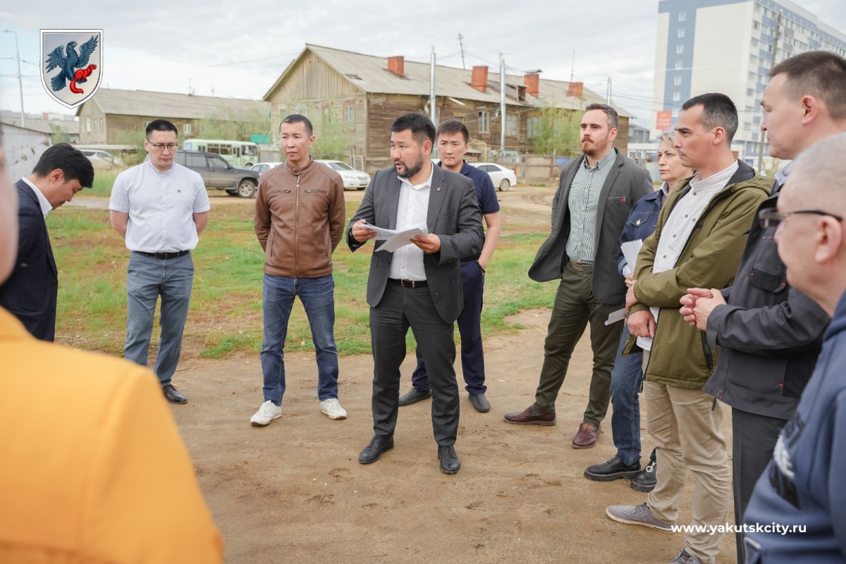 Евгений Григорьев продолжает встречаться с жителями Строительного округа для решения проблемных вопросов