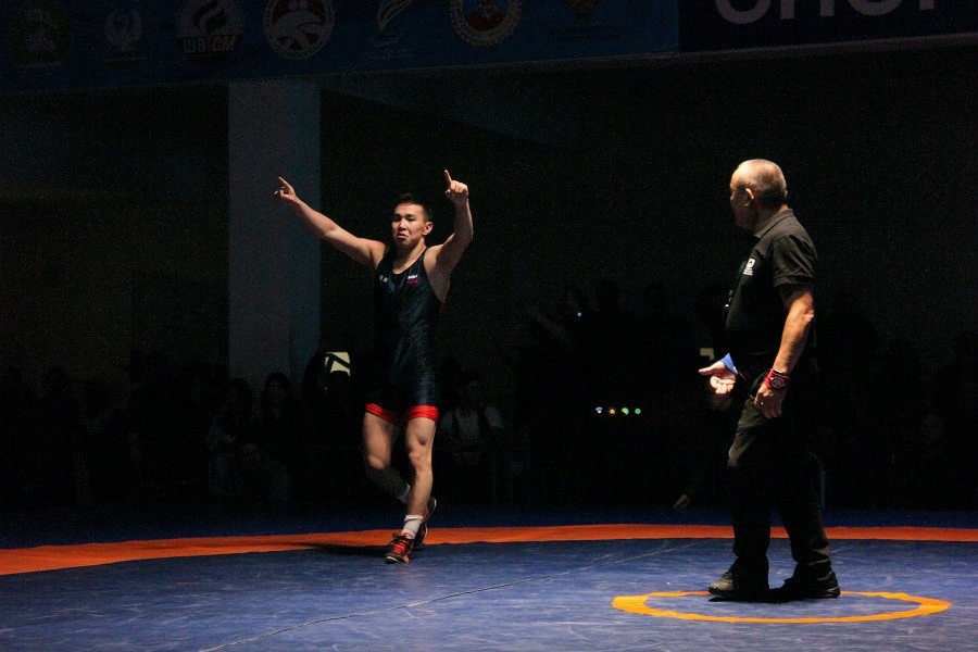 Вольная борьба: Якутянин вышел в финал турнира в Нефтеюганске