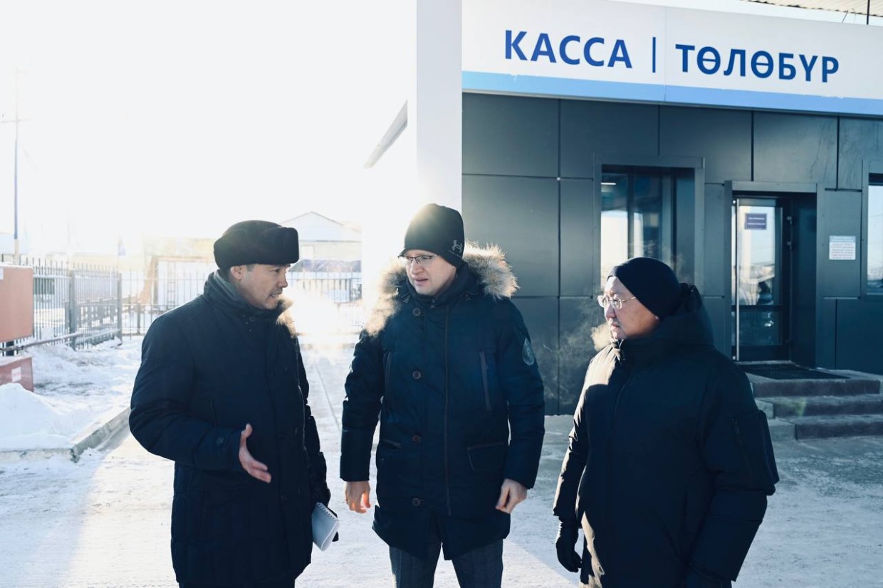 Генеральный директор компании «Сахатранснефтегаз» проверил работу автомобильной газозаправочной станции в Якутске