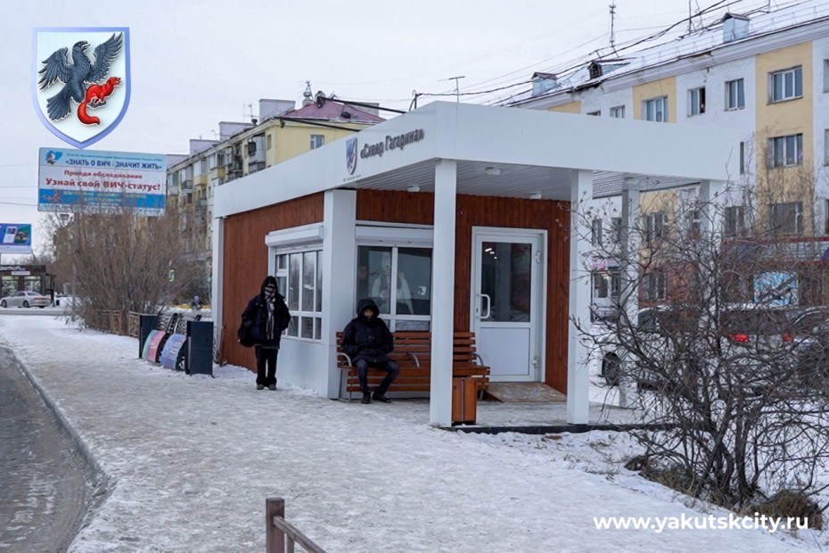 В Якутске вандалы испортили три автобусные остановки