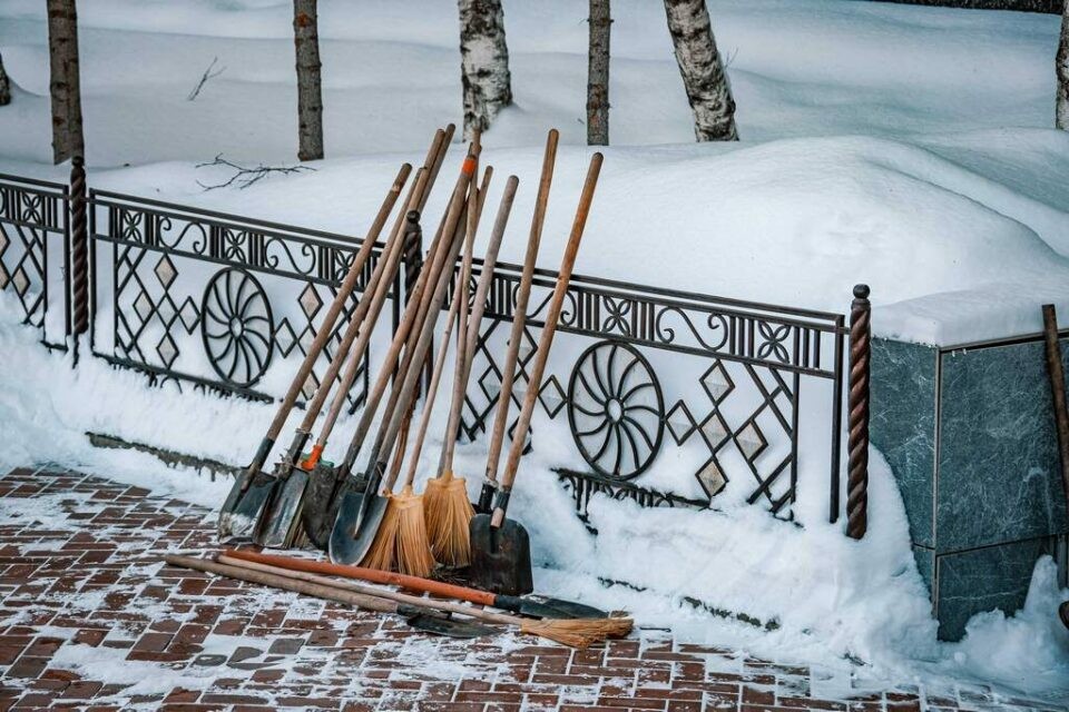 Окружная администрация города Якутска напоминает о правилах уборки снега