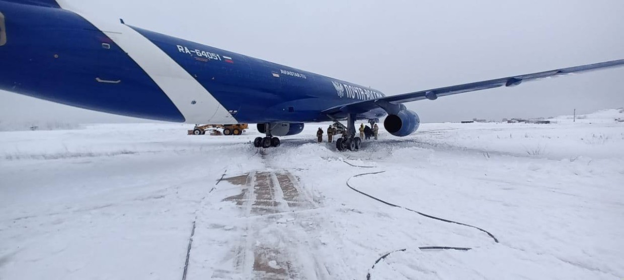 В Якутии самолет «Почты России» выкатился за пределы взлетно-посадочной полосы: Проводится проверка