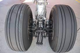 У самолета авиакомпании «Якутия» при вылете в Москву разрушилась шина одного колеса