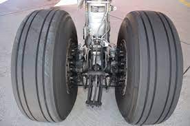 Начата проверка по факту разрушения шины колеса у самолета авиакомпании «Якутия»