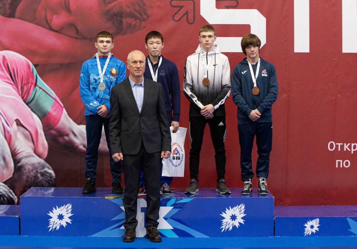 Вольная борьба: Якутские юноши завоевали три медали в Минске