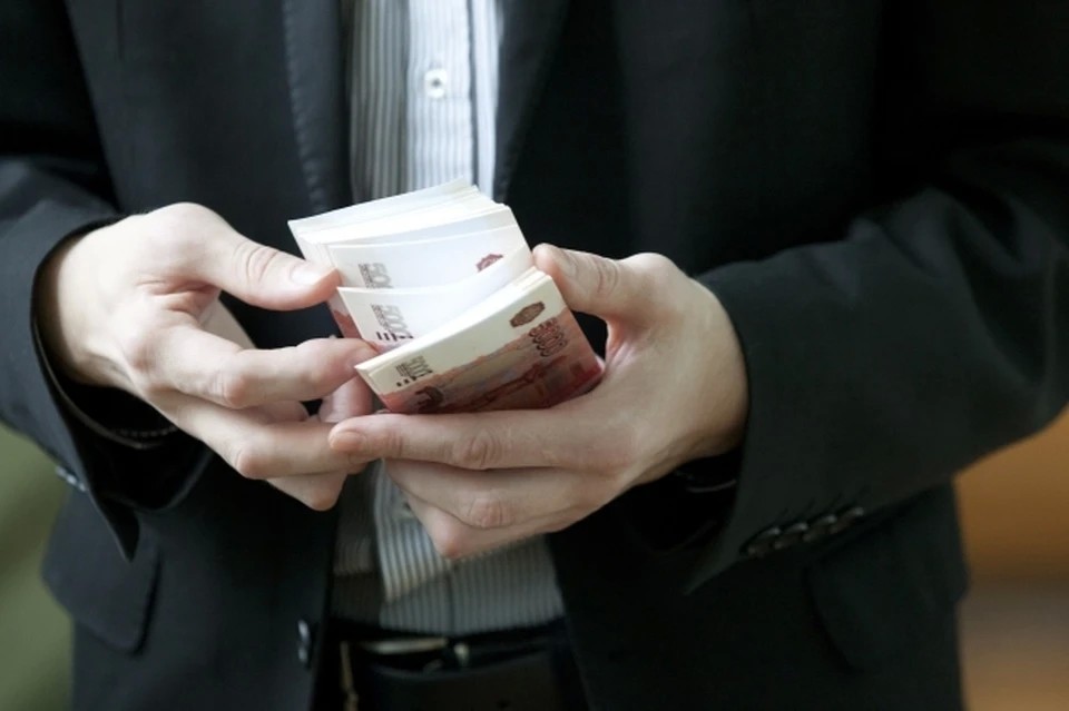 Дежурный прокурор: 53-летний мужчина перевел мошенникам более восьми миллионов рублей