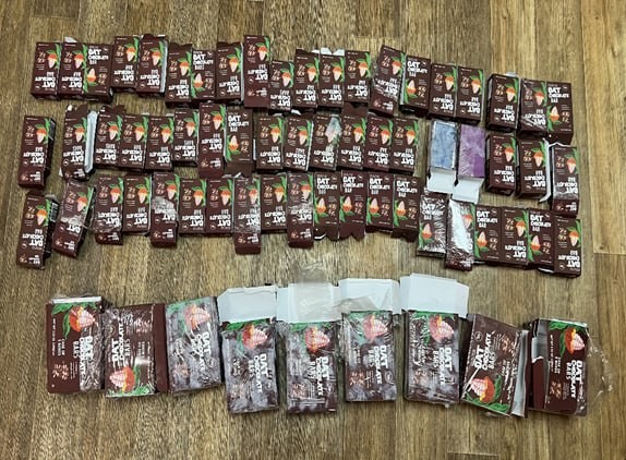 Иностранец пытался провезти в Якутию около 6 килограмм гашиша: Наркотики были замаскированы под шоколад