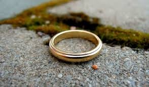 Уроженец Воронежской области купил кольцо и серьги за 850 рублей и продал жителю Якутии за 30 тысяч рублей